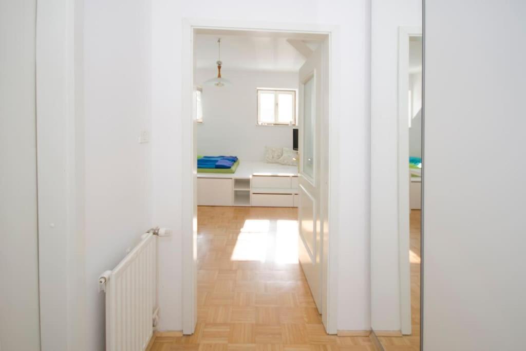The Cute, Sunny Apartment In The Center +P Ljubljana Ngoại thất bức ảnh